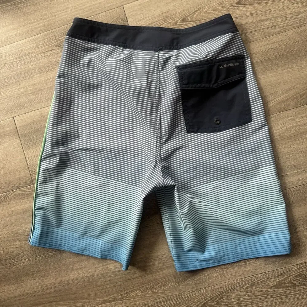 Quiksilver Boys Surfsilk Massive Youth Boardshorts-Snorkel Blue Size 29 Swim